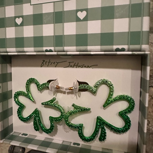 Betsey Johnson Glittering Green Shamrock Earrings - Picture 4 of 6